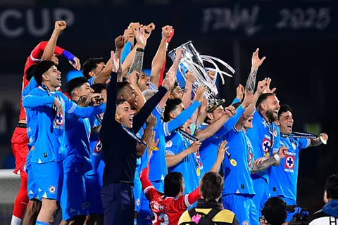 بخماسية نظيفة.. كروز أزول يفوز على فانكوفر وايت كابس ويتوج بدوري أبطال الكونكاكاف (فيديو)